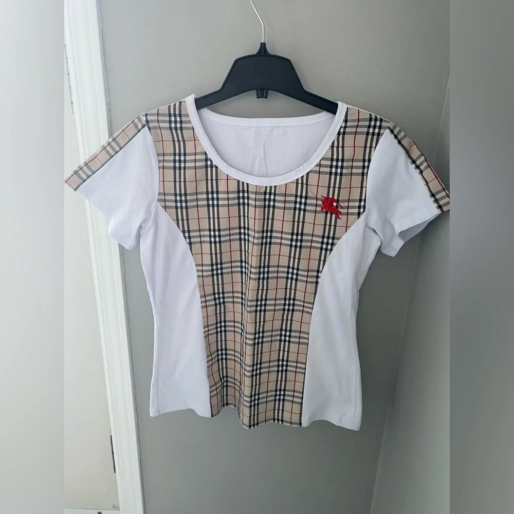 Beautiful white and beige plaid short sleeve shirt โค๏ธ๐คโค๏ธ - Picture 3 of 4